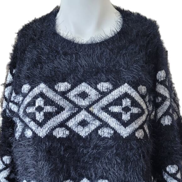 AUGUST SILK Women Fuzzy Eyelash Sweater Lrg Black White Aztec Cozy Holiday Glam - Picture 2 of 5